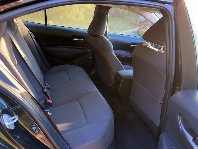 Used 2021 Toyota Corolla LE FWD image 32