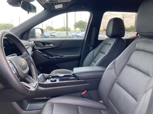 Used 2026 Chevrolet Equinox LT w/ Convenience Package II FWD image 9