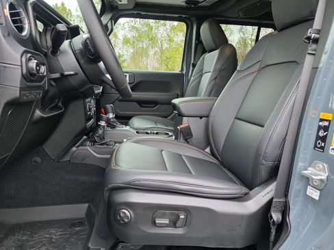 New 2026 Jeep Wrangler Unlimited Sahara AWD/4WD image 13