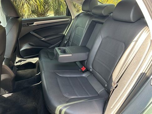 Used 2017 Volkswagen Passat 1.8T R-Line image 36