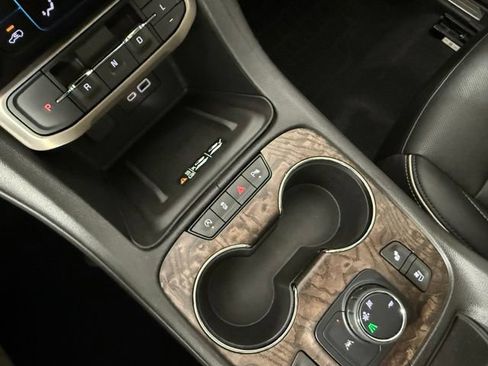 Used 2021 GMC Acadia Denali w/ Denali Technology Package FWD image 27