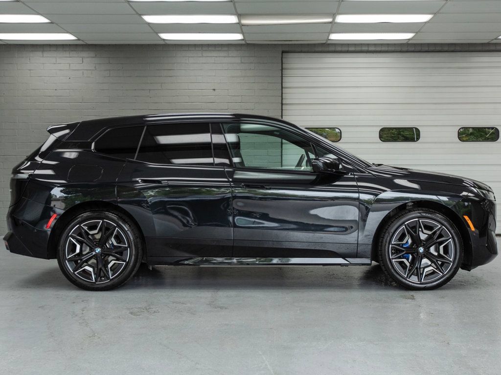 Used 2024 BMW iX xDrive50 w/ Premium Package AWD/4WD image 3
