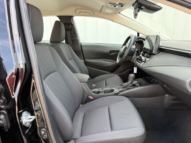 Used 2025 Toyota Corolla LE FWD image 28