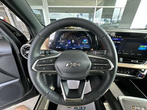 Used 2026 Chevrolet Equinox ACTIV w/ Convenience Package III FWD image 12