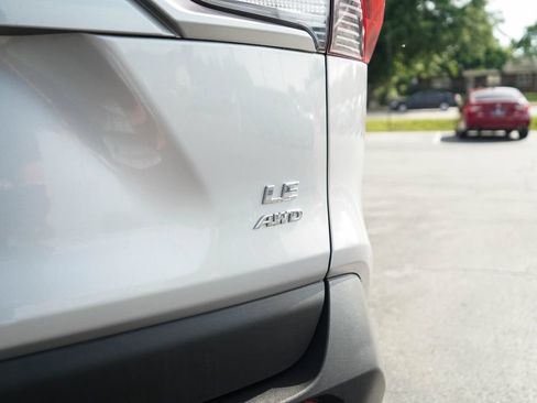 Used 2021 Toyota RAV4 LE AWD/4WD image 19