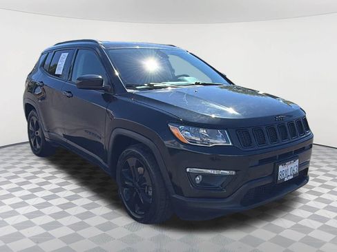 Used 2020 Jeep Compass Latitude FWD image 3