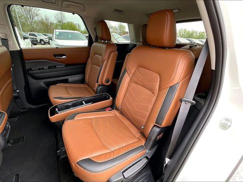 Used 2023 Nissan Pathfinder Platinum image 37