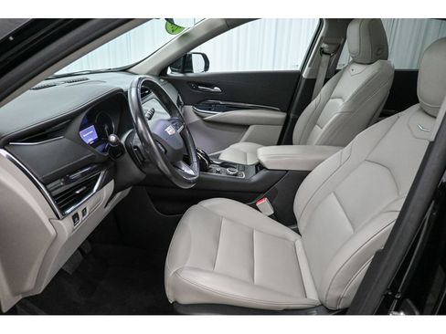 Used 2020 Cadillac XT4 Luxury w/ Cold Weather Package AWD/4WD image 12
