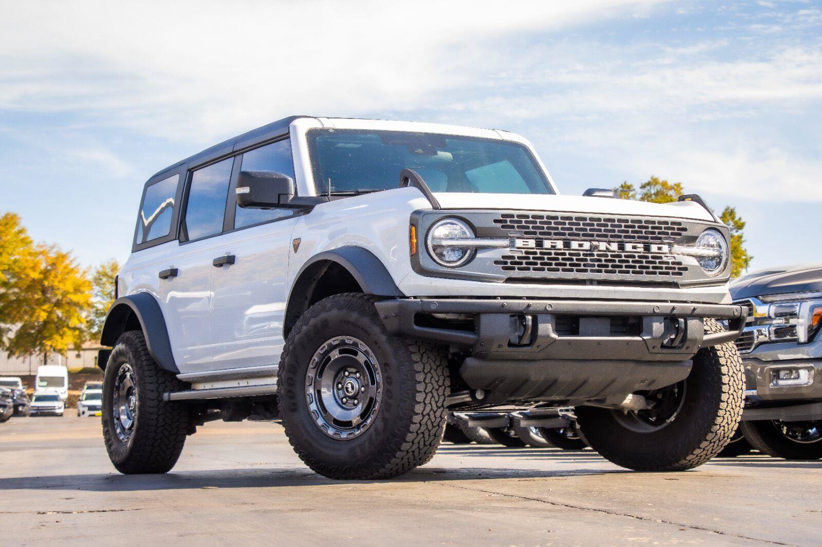 Used 2025 Ford Bronco Badlands AWD/4WD image 2