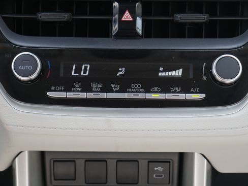 Used 2024 Toyota Corolla Cross LE w/ Moonroof Package AWD/4WD image 21
