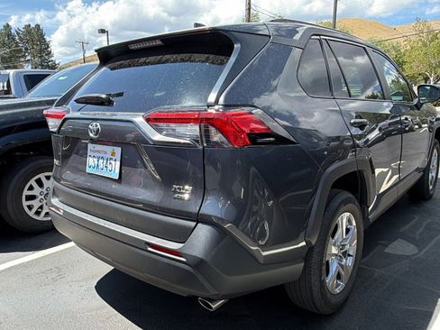 Used 2025 Toyota RAV4 XLE AWD/4WD image 2
