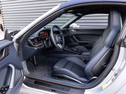 Certified 2025 Porsche 911 Targa 4 GTS AWD/4WD image 25