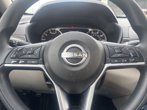 Used 2025 Nissan Altima 2.5 SV FWD image 28