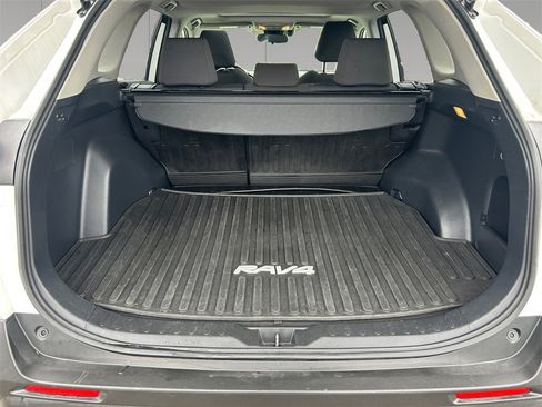 Used 2019 Toyota RAV4 XLE w/ Convenience Package image 19
