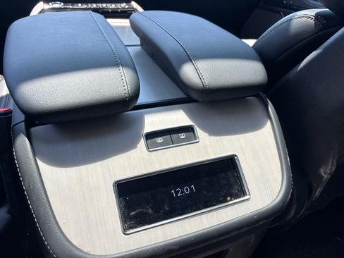 Certified 2025 Lincoln Navigator L Reserve AWD/4WD image 32