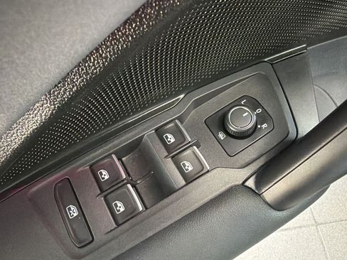 Used 2025 Volkswagen Tiguan SE R-Line FWD image 14
