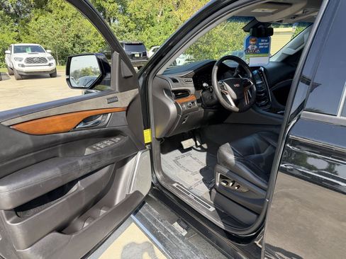 Used 2019 Cadillac Escalade Premium Luxury w/ Escalade Sport Edition RWD image 10
