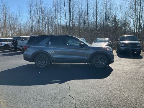 New 2026 Ford Explorer ST-Line w/ ST-Line Street Pack RWD image 4
