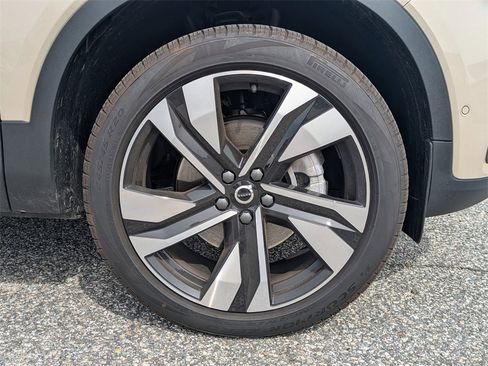 New 2025 Volvo XC40 B5 Plus w/ Climate Package image 11