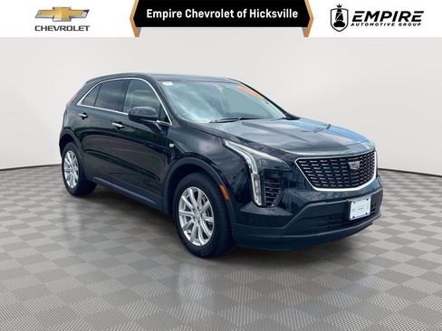 Used 2023 Cadillac XT4 Luxury w/ Cold Weather Package FWD image 1