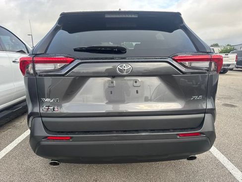 Used 2022 Toyota RAV4 XLE Premium FWD image 5