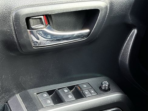 Used 2020 Toyota Tacoma TRD Sport image 21