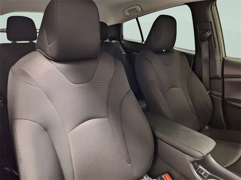 Used 2022 Toyota Prius LE image 25