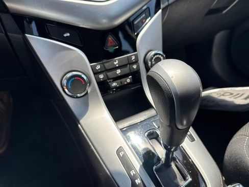 Used 2016 Chevrolet Cruze LT FWD image 26