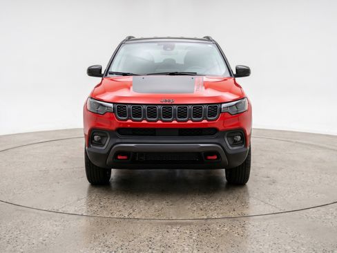 Used 2025 Jeep Compass Trailhawk AWD/4WD image 2