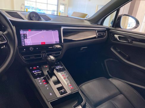 Used 2024 Porsche Macan Turbo image 12