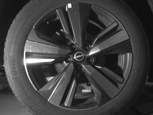 Used 2026 Nissan Rogue SL FWD image 15