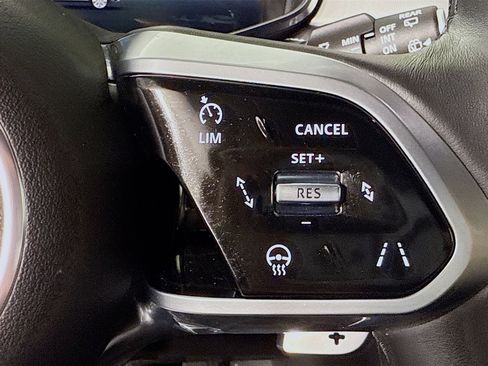 Used 2025 Jaguar F-PACE R-Dynamic S image 15