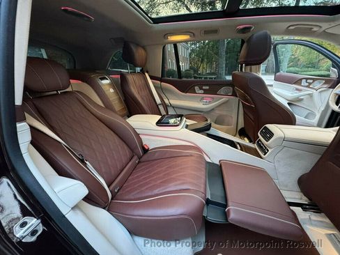 Used 2024 Mercedes-Benz Maybach GLS 600 Maybach GLS 600 4MATIC SUV image 31