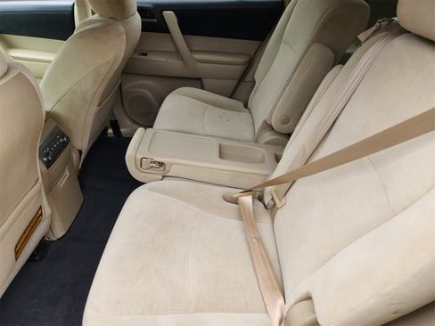 Used 2012 Toyota Highlander FWD image 23