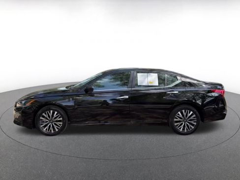 Used 2025 Nissan Altima 2.5 SV image 9