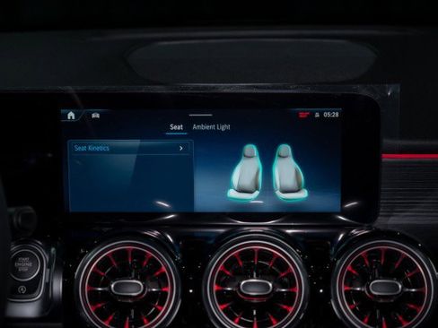 Used 2026 Mercedes-Benz GLB 250 image 15