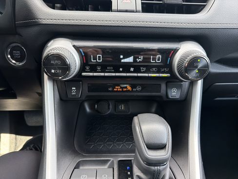 Used 2025 Toyota RAV4 XLE AWD/4WD image 25