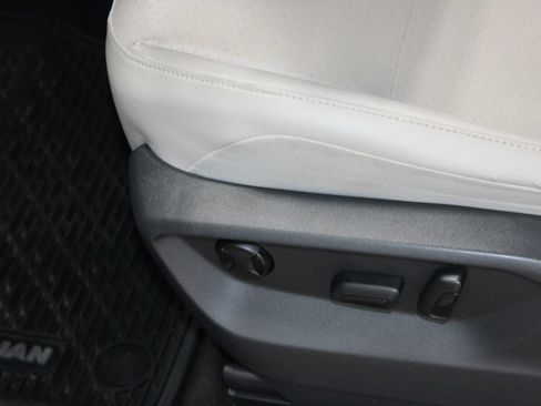 Used 2019 Volkswagen Tiguan SEL FWD image 12