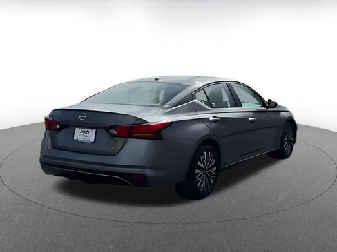 Used 2025 Nissan Altima 2.5 SV image 8