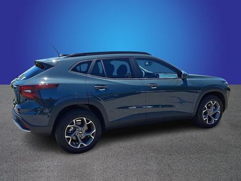 Used 2025 Chevrolet Trax LT w/ Driver Confidence Package FWD image 3