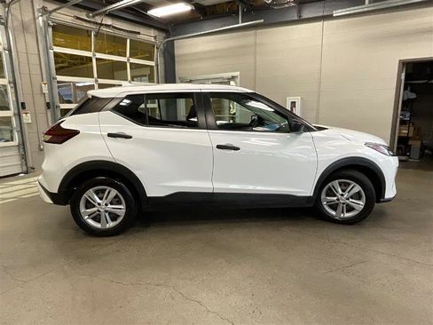 Used 2022 Nissan Kicks S image 6