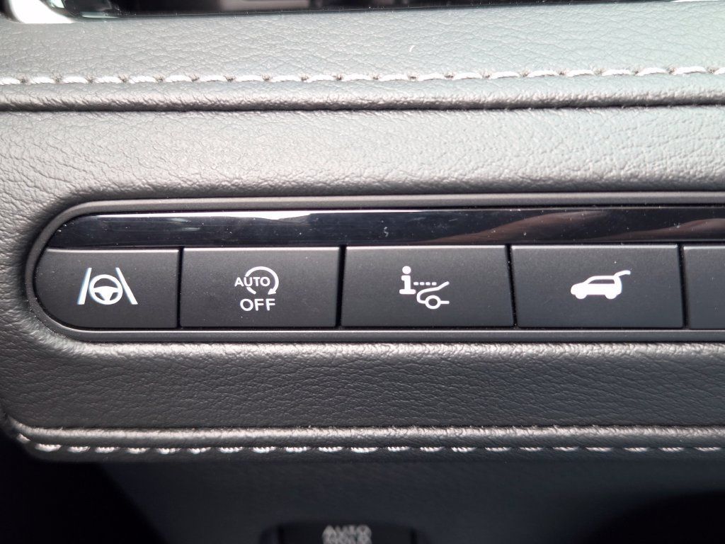 Used 2025 INFINITI QX80 Sensory AWD/4WD image 12