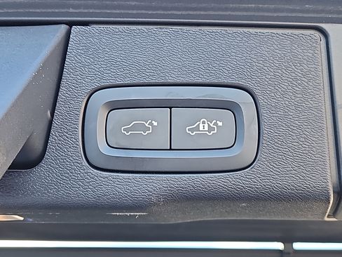 Used 2024 Volvo XC60 B5 Plus w/ Protection Package Premier image 16