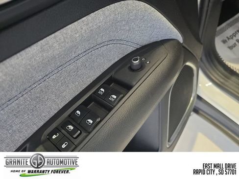 Used 2024 Jeep Compass Latitude AWD/4WD image 12