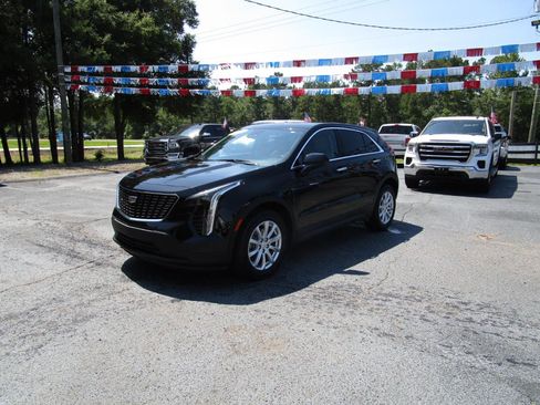 Used 2021 Cadillac XT4 Luxury w/ Cold Weather Package FWD image 3