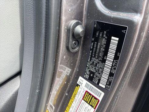 Used 2023 Toyota Sienna Limited AWD/4WD image 19