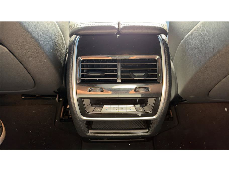 Used 2024 BMW X5 xDrive50e w/ Parking Assistance Package AWD/4WD image 25