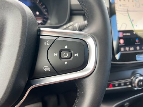 Certified 2025 Volvo XC40 B5 Plus AWD/4WD image 13