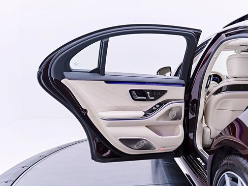 Used 2024 Mercedes-Benz S 63 AMG S image 37