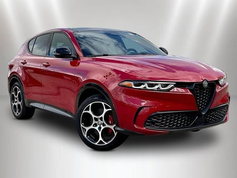 Used 2024 Alfa Romeo Tonale Veloce AWD/4WD image 3
